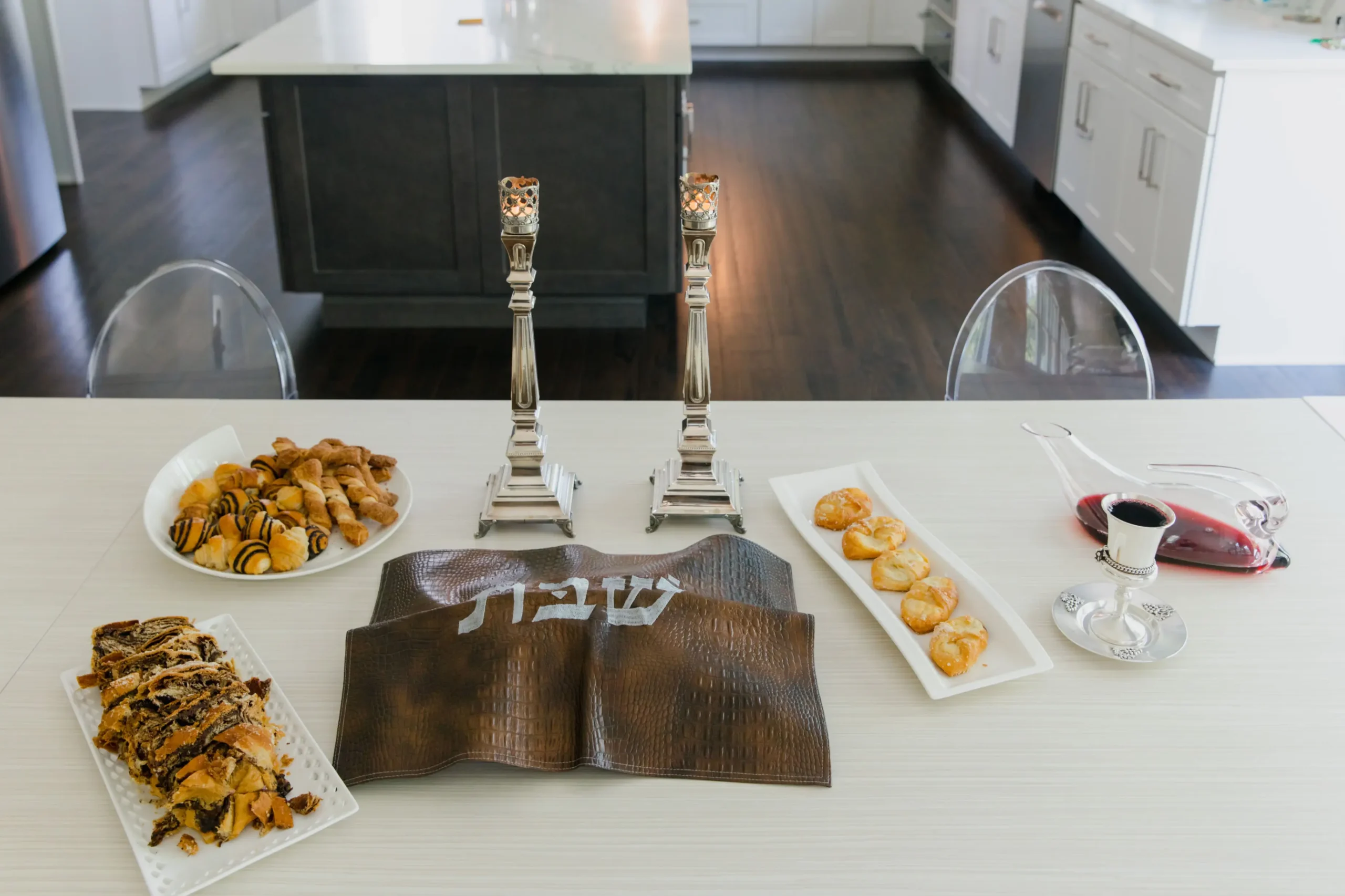 Table préparée pour un repas de Chabbat